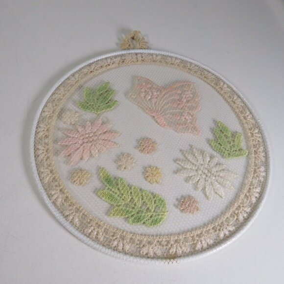 Vintage Lace picture with wire ring 6" Spring Scene Butterfly & Florals - Picture 6 of 7